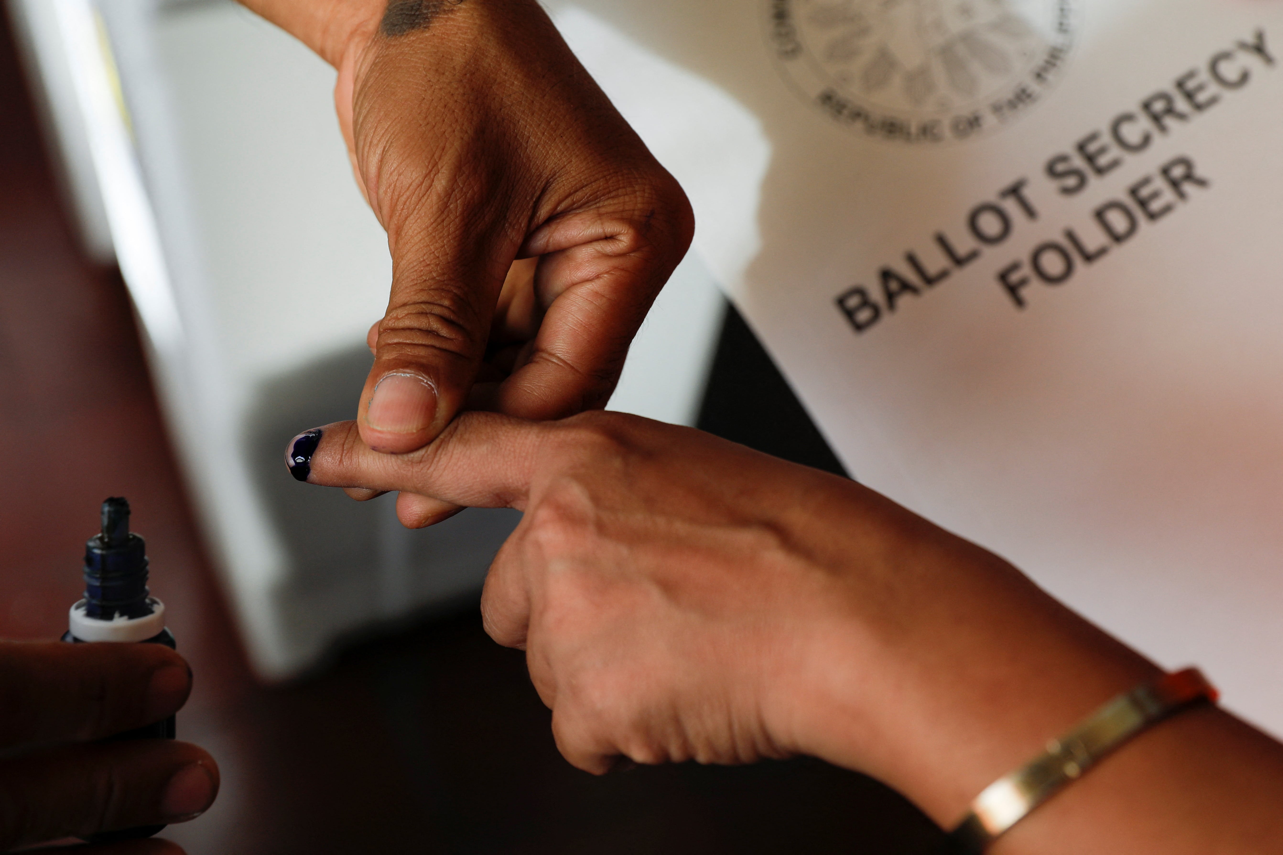 Voter registration for 2025 Midterm Elections resumes on Feb. 12 COMELEC